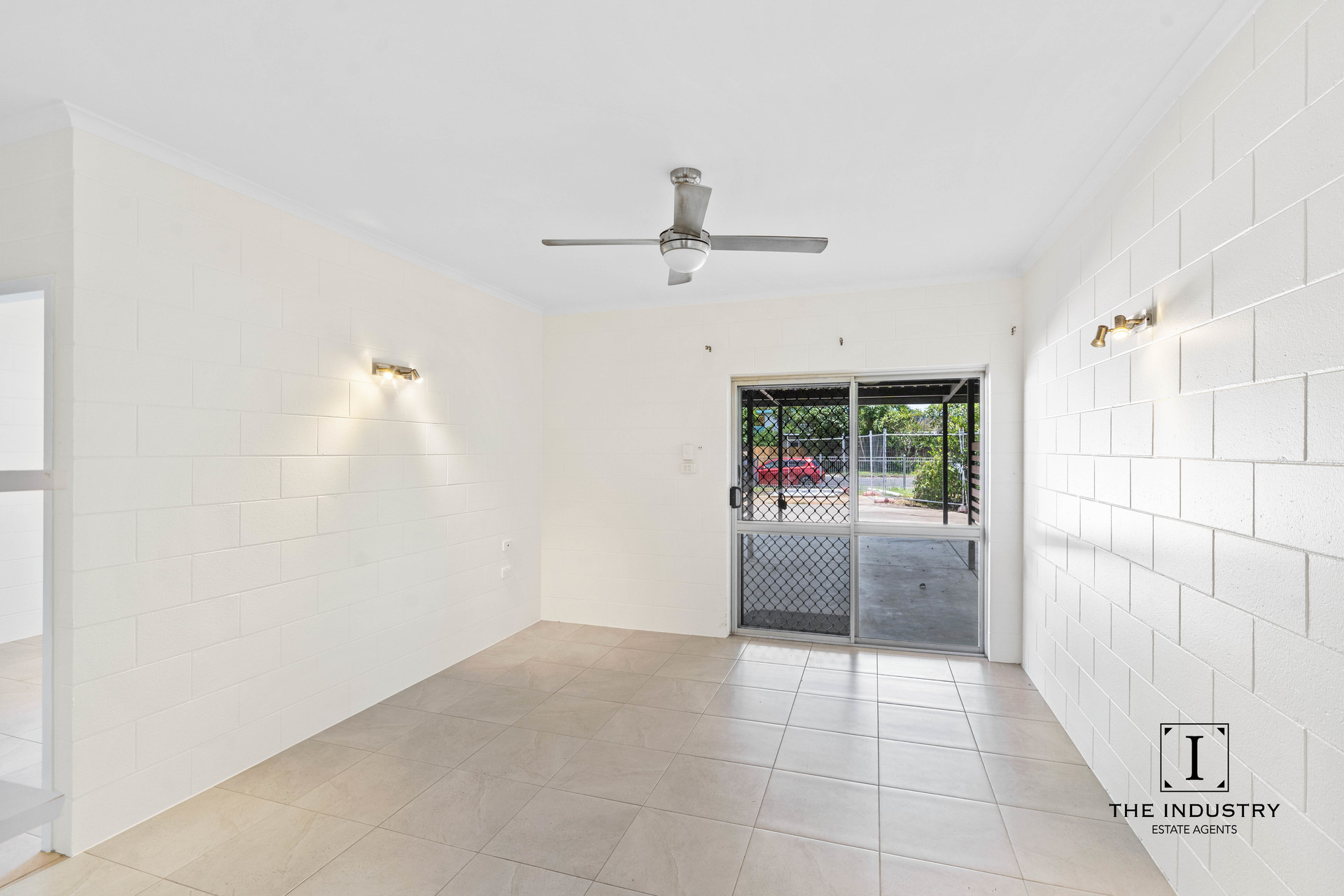 2/14 Palm Street, Holloways Beach, QLD 4878 AUS