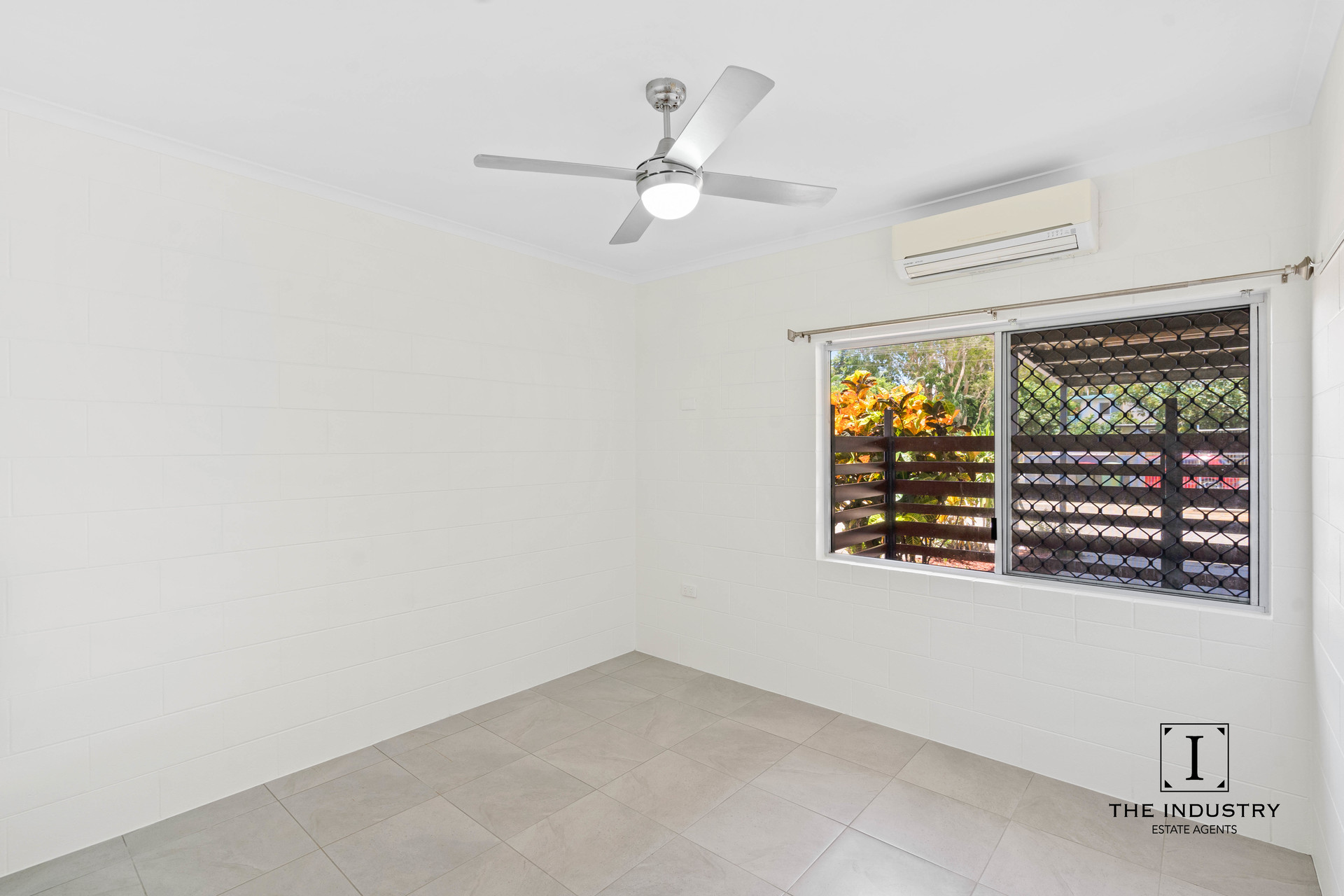 2/14 Palm Street, Holloways Beach, QLD 4878 AUS