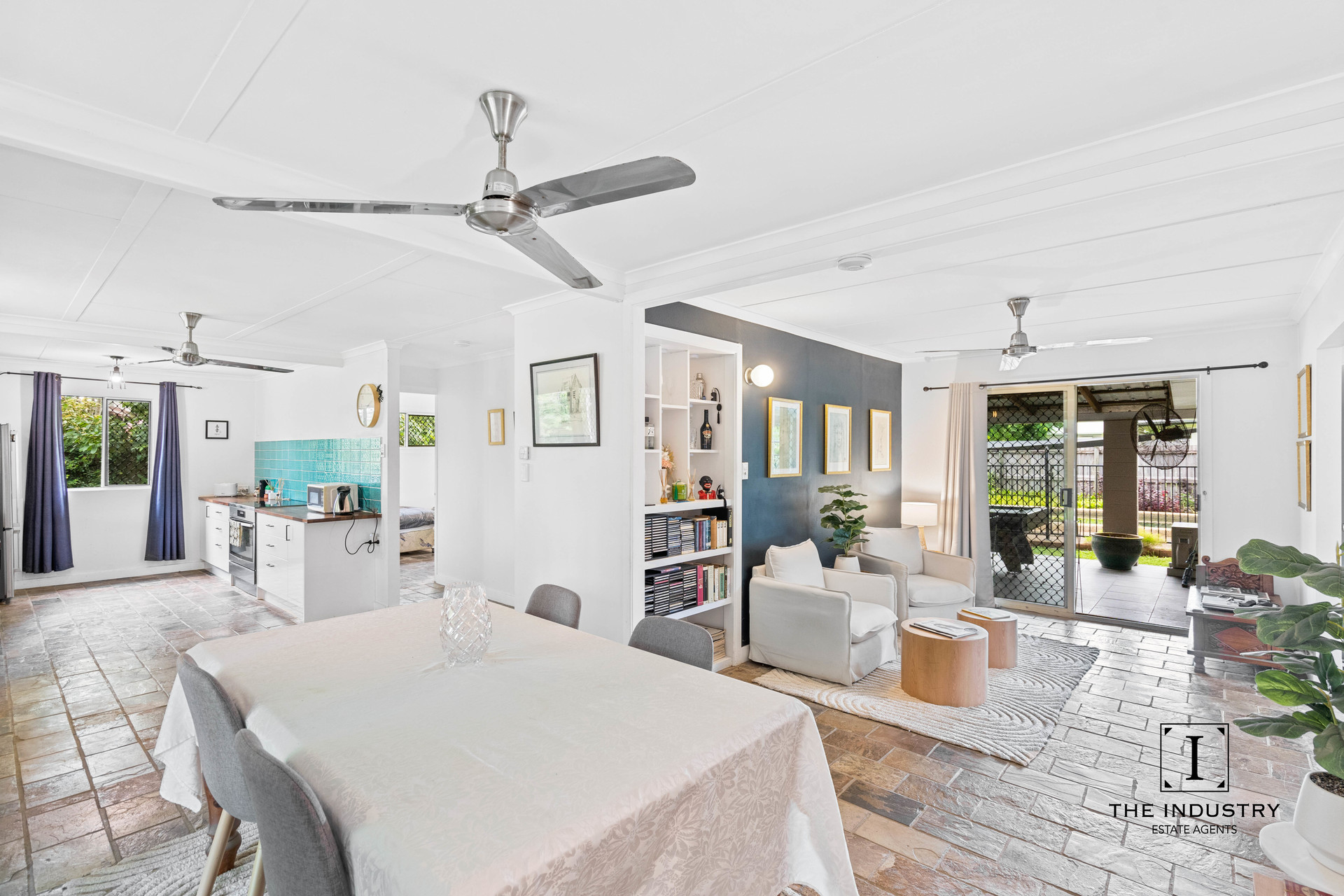 12 Ash Street, Holloways Beach, QLD 4878 AUS