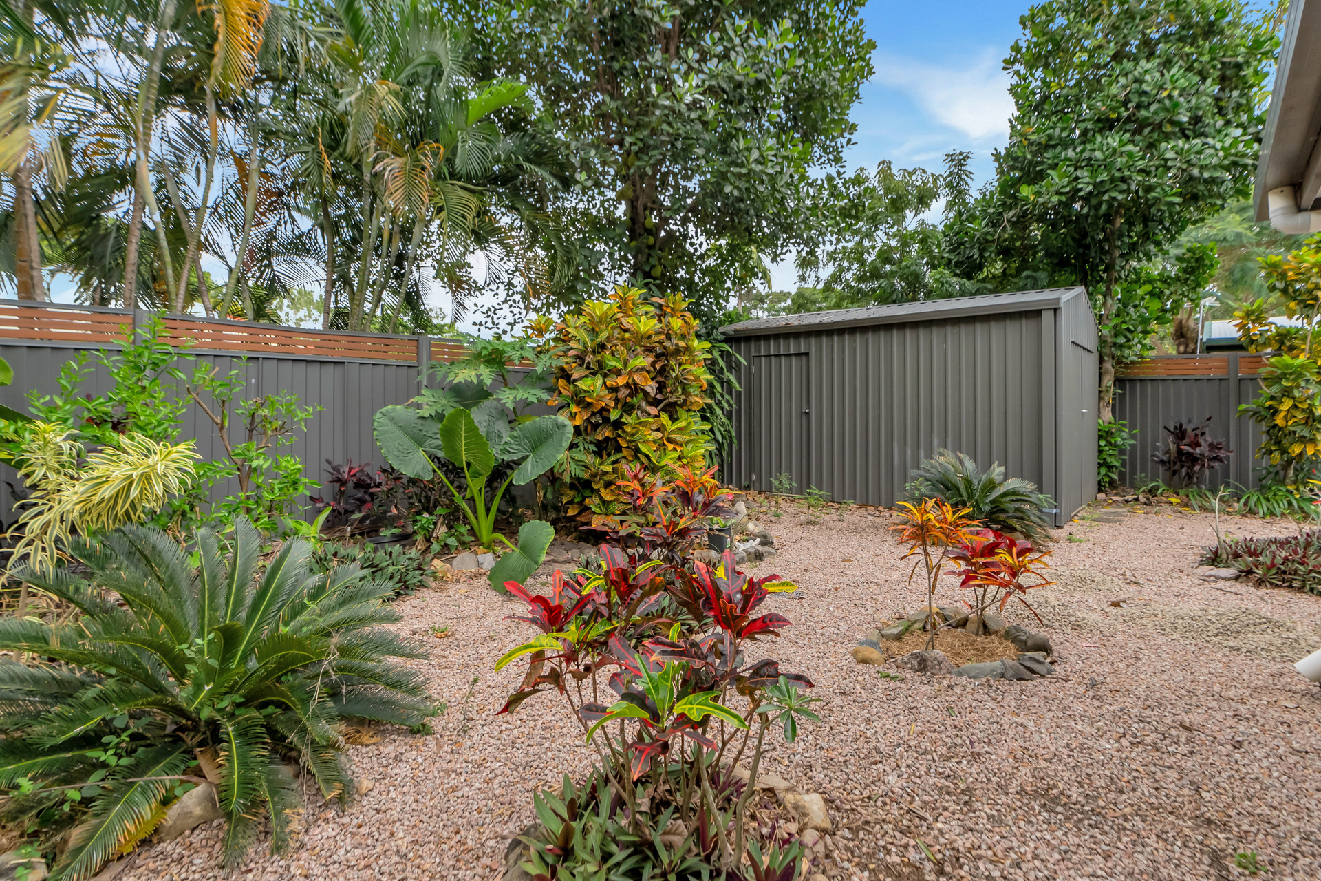 21 Maple Street, Holloways Beach, QLD 4878 AUS