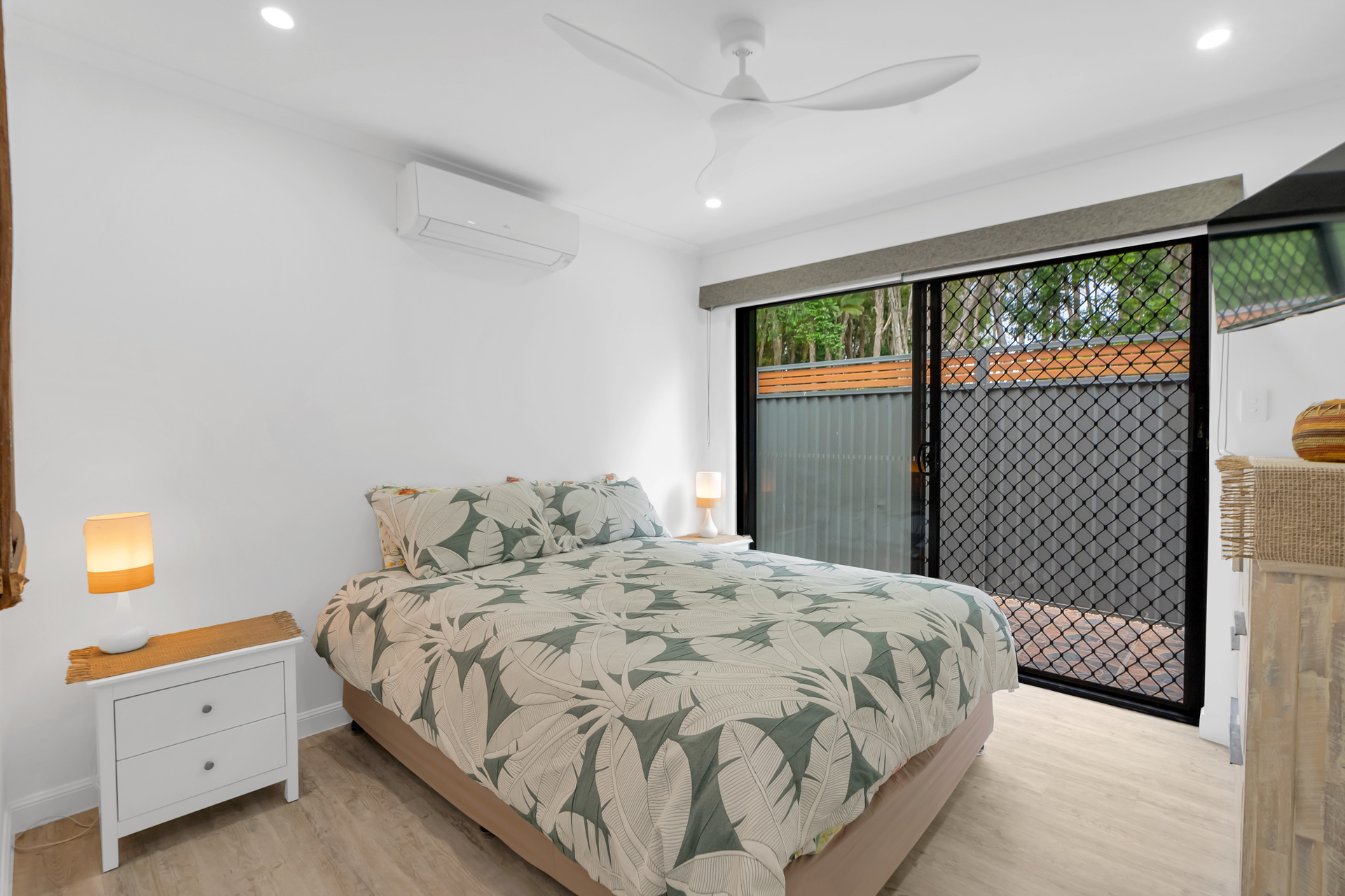 21 Maple Street, Holloways Beach, QLD 4878 AUS